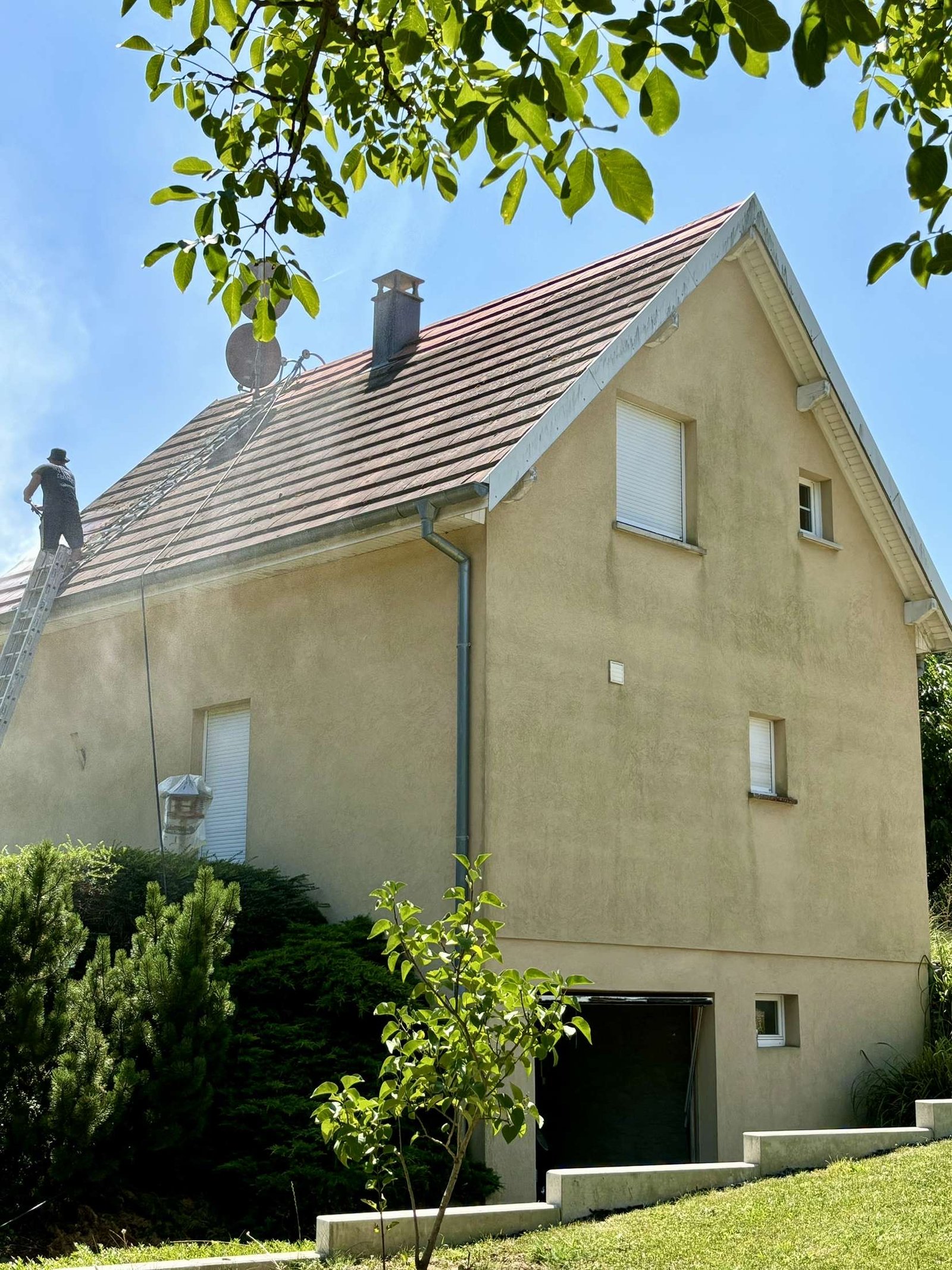 Avant nettoyage toiture cortes renove